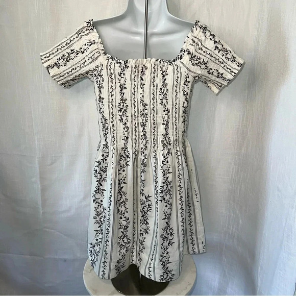 H&M White Branch Floral Smocked Short Sleeved Off/On Shoulder Dress Sz M - Picture 2 of 4